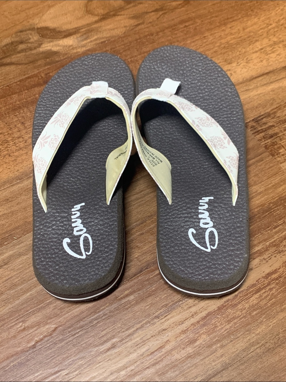 Savvy Dana Flip Flops NWOT - Picture 2 of 7